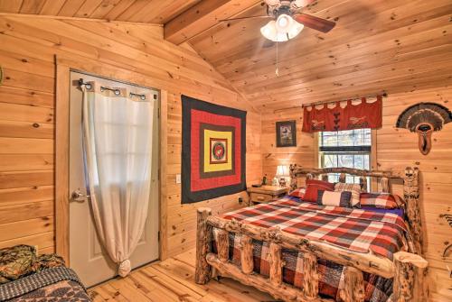 Pet-Friendly Semper Fi Cabin with Fire Pit!