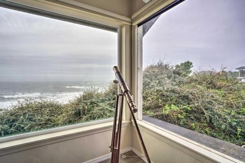 Serenity By The Sea - Chic Oceanfront Home with Deck, Brookings (foto 6)