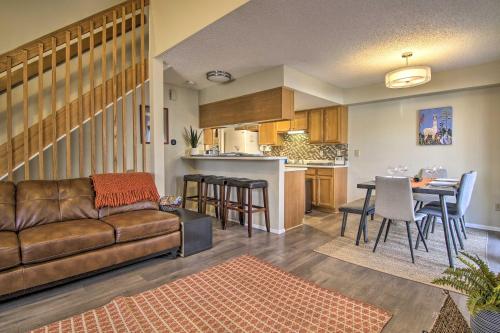 Manitou Springs Escape with AandC and Private Deck! in Manitou Springs, USA
