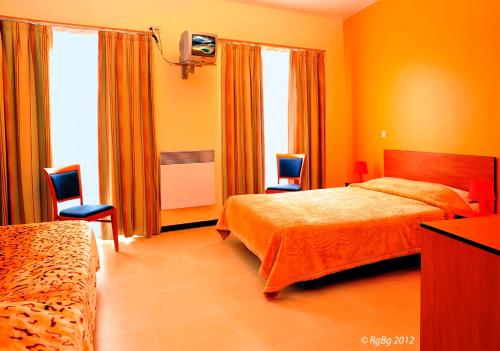 โรงแรมเดอะ มูน (Hotel The Moon) near น้ำพุรูปปั้นเด็กผู้หญิงนั่งฉี่เจนเนเคพิส