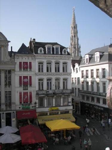 ทัศนียภาพ, โรงแรมเดอะ มูน (Hotel The Moon) near น้ำพุรูปปั้นเด็กผู้หญิงนั่งฉี่เจนเนเคพิส