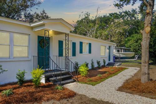 Chic Charleston Home - Half Mile to Park Circle! in Charleston, USA
