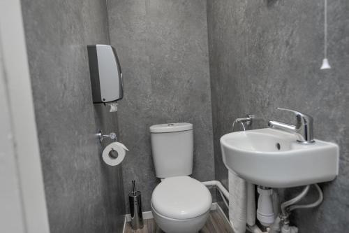Four Oaks Apartment