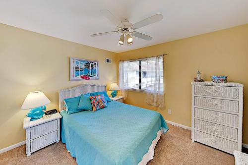 Updated Beach Club Condo - Pool - Walk to Beach condo - image 8