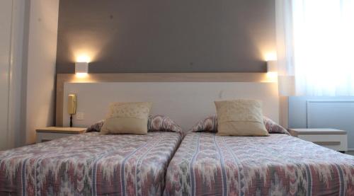 Bed, Hotel Alexandra in Menton