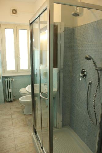 Hotel America - image 4