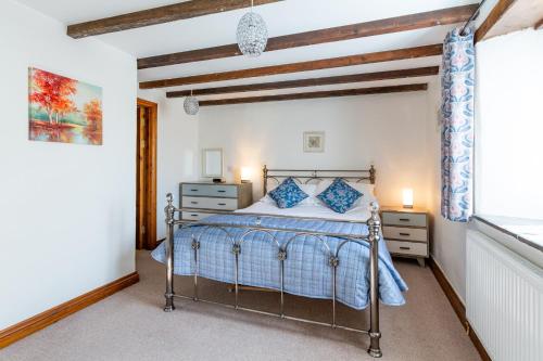 Tregolls Farm Cottages - image 9