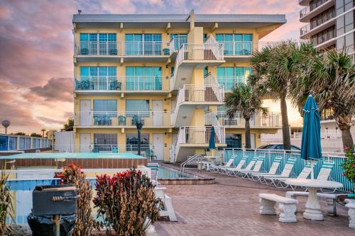 Sea Shells Beach Club - image 5
