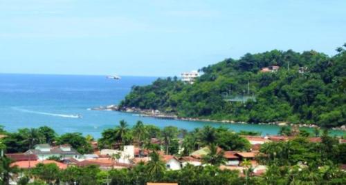 LINDA VISTA DO MAR E MATA! Praia Toninhas, Ubatuba, Casa retro com requinte