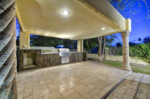 STUNNING 8 Bedroom Mansion on Golf Course! Heated Pool/Spa! Theater Room!