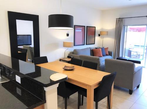 Welcoming Two Bedrooms Townhouse with Hot Tub at Encantada Resort 3021 - image 6