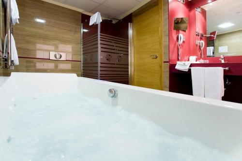 Hot tub, Hotel El Churra in Murcia