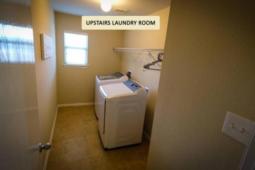 Houston SW Sugarland 5 Bed 2 Bath 9 Beds - Cribbage