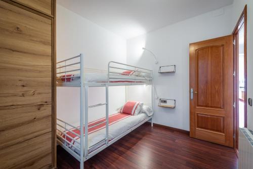 Second Apartment Three-bedroom with Sea View and Balcony image 6