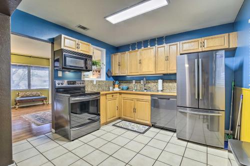 Tropical Palm Harbor Retreat with Lanai and Patio - image 3