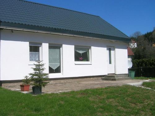 Snug Holiday Home in Schmiedefeld am Rennsteig with Garden Schmiedefeld am Rennsteig
