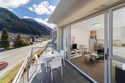 Mountain View City Apartment - image 7