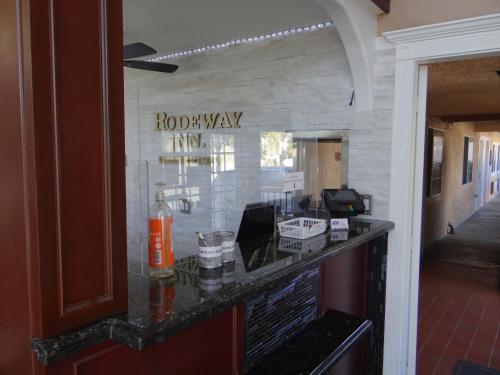 Rodeway Inn Cypress - Buena Park - 로비