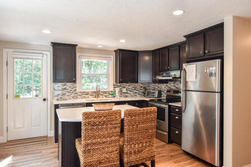 901 Brand New Completely Renovated Great Location Dog Friendly - image 3