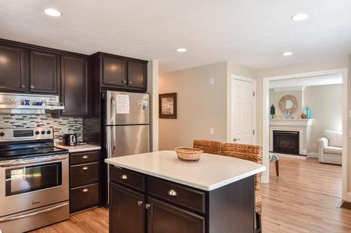901 Brand New Completely Renovated Great Location Dog Friendly - image 6
