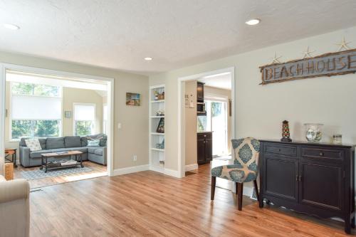 901 Brand New Completely Renovated Great Location Dog Friendly - image 9