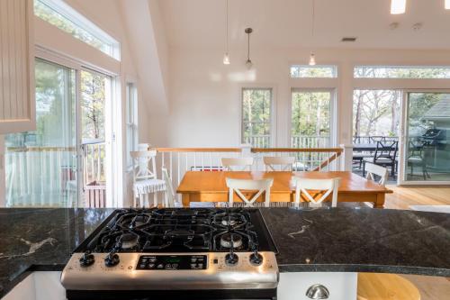 311 Modern Architectural with Ocean Views and FIVE decks on Lt Island - image 6