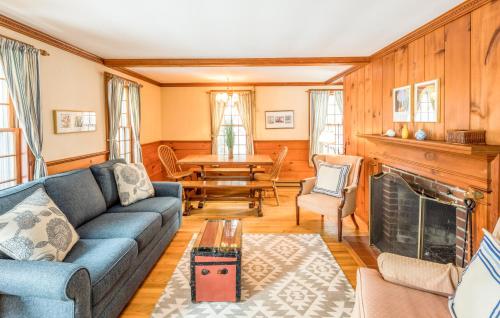 604 Great Location Private and Secluded Near Downtown and Beach Dog friendly - image 5