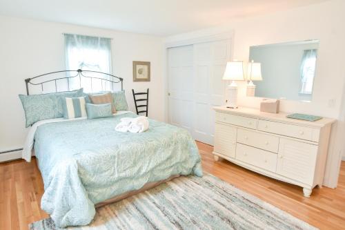904 Newly Furnished AC Golf and Town Nearby Minutes to Beach Dog Friendly - image 3