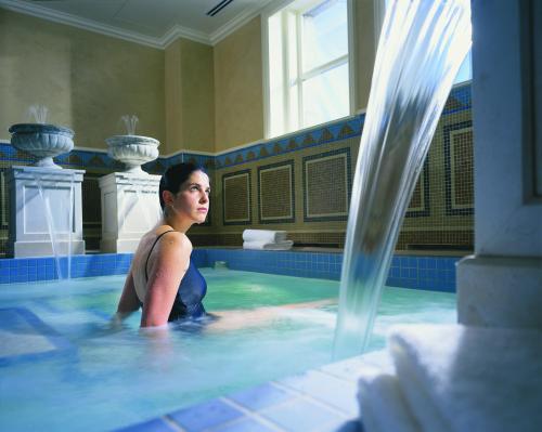 28915223 Fairmont Empress Hotel