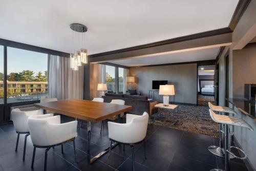 วินด์แฮม แลงคาสเตอร์ รีสอร์ต แอนด์ คอนเวนชัน เซ็นเตอร์ (Wyndham Lancaster Resort and Convention Center) in แลงแคสเตอร์ (PA)