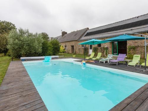 Spacious Holiday Home With Garden in Querrien France gîte à louer Quimperlé