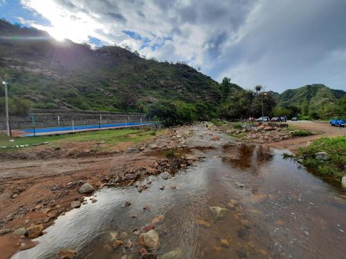 Tuvākā izklaides vieta, Ruta 20 HOUSE Quines in Quines