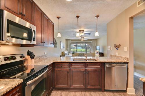 Edgewater Resort #201 by Book That Condo - image 6
