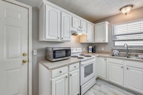 Poolside Cabana by Book That Condo, Panama City Beach
