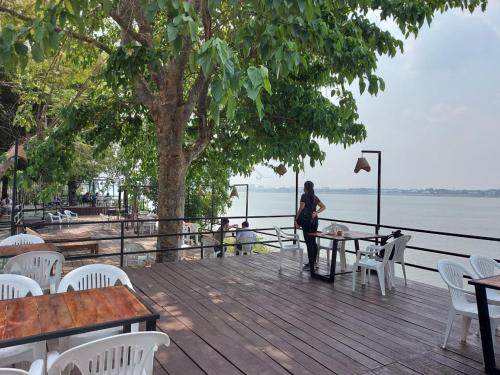 レストラン, ピルグリムズ キッチン & イン (Pilgrims Kitchen & Inn) in サワンナケート