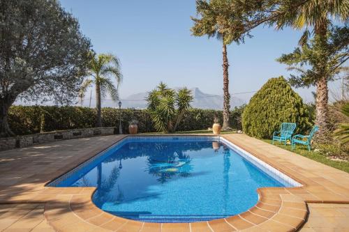 Alfatares Villa Sleeps 8 with Pool Air Con and WiFi gîte à louer Alfatares