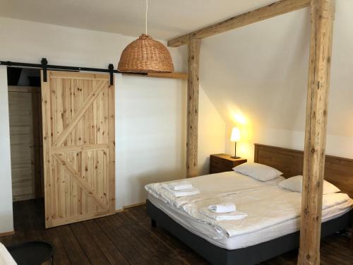 2 bedrooms, 3 beds