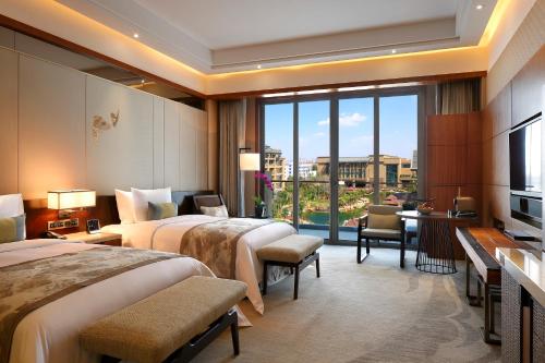 Premium King Room - Club Lounge Access image 10