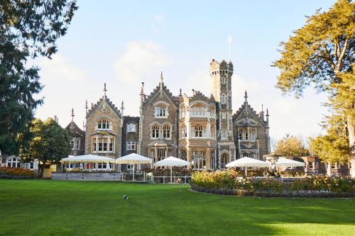 Oakley Court