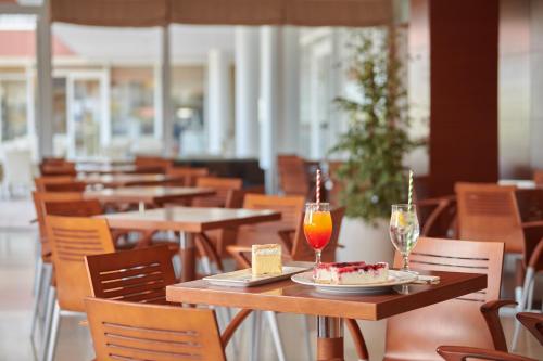 Hotel Albatros Plava Laguna - image 7