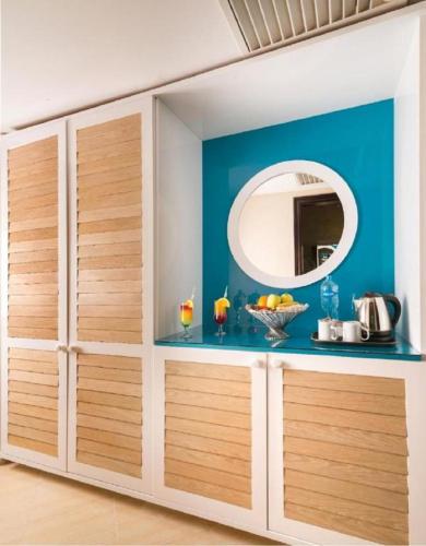 Deluxe Double Room with Sea View image 5