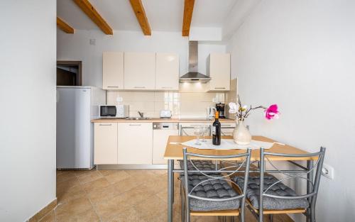 Apartments Klaudio - main image