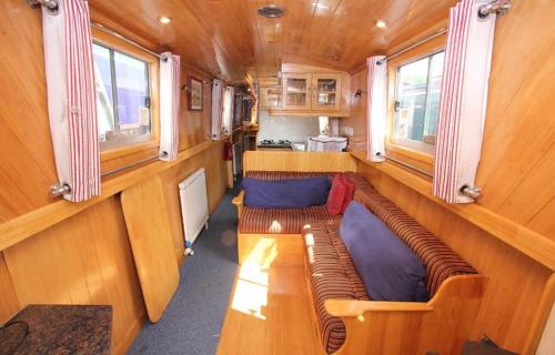 Amazing Narrow Boat Stratford-on-avon River Avon, Stratford upon Avon, Warwickshire