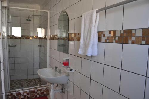 Bathroom, Timo's guesthouse accommodation in Luderitz