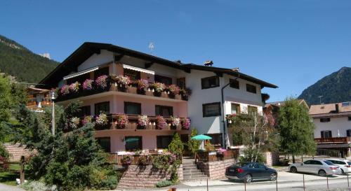  Residence Weiss, Vigo di Fassa