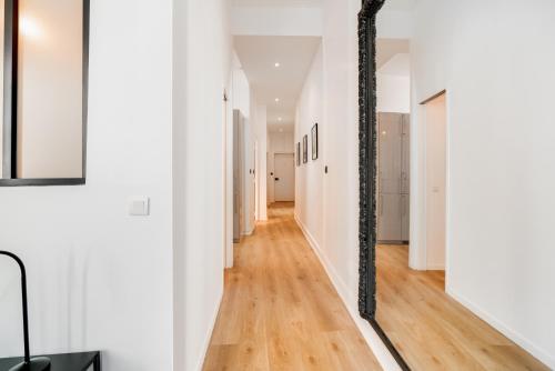 Chic appartement -2BR/5P- Boulevard Saint-Germain - image 5