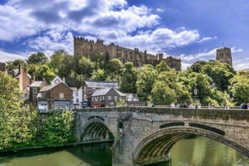 Spacious Durham City Centre River View Apartment