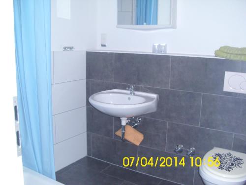 Double Room with Balcony image 10