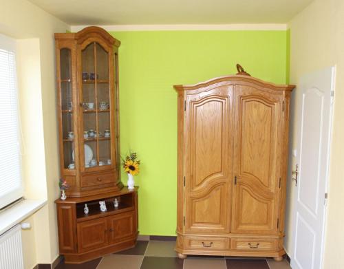 One-Bedroom Apartment image 9