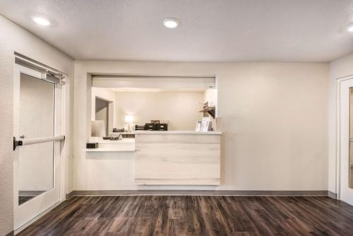 Előcsarnok, WoodSpring Suites Bradenton in Bradenton (Florida)